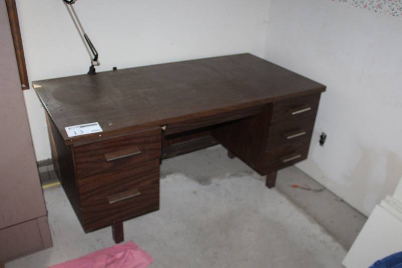 lot 13 image: 5-Drawer Wood Office Desk