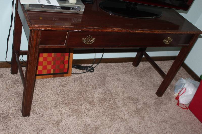 lot 21 image: 1-Drawer Entry Table