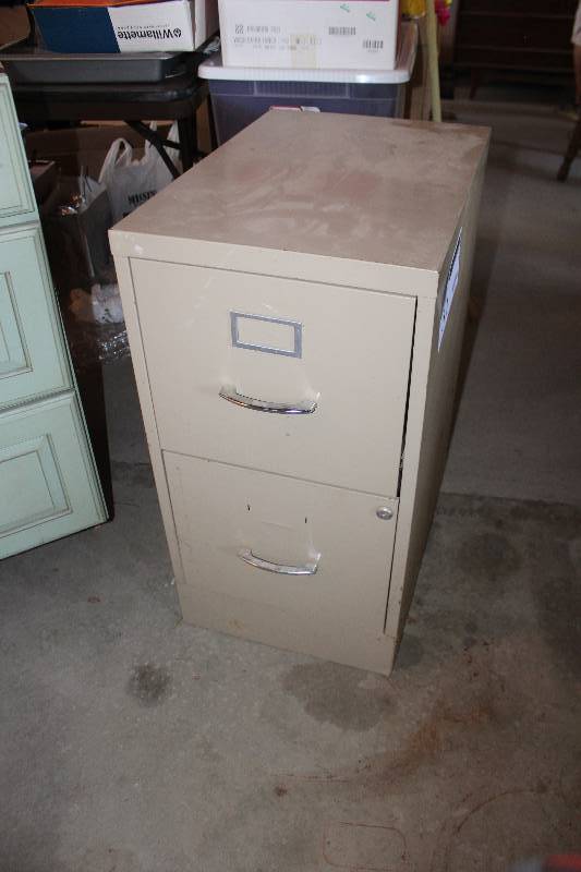 lot 31 image: 2-Drawer Metal File Cabinet