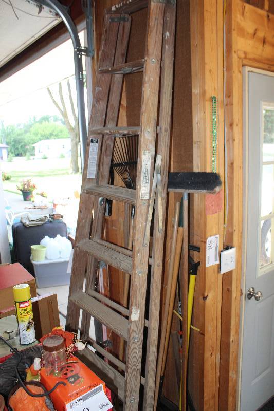 lot 43 image: 8ft. Wood Ladder