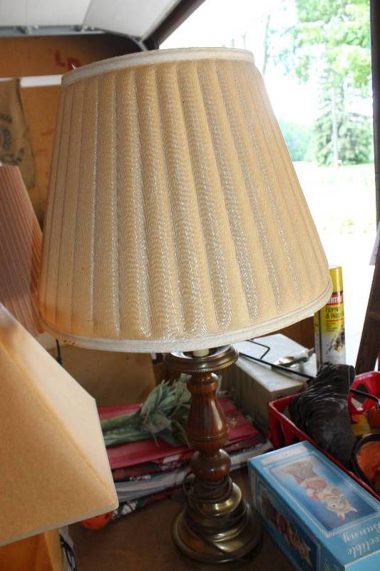 lot 57 image: Table Lamp
