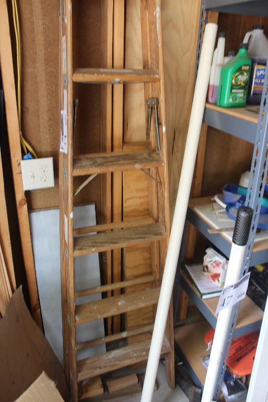 lot 44 image: 6ft. Wood Ladder
