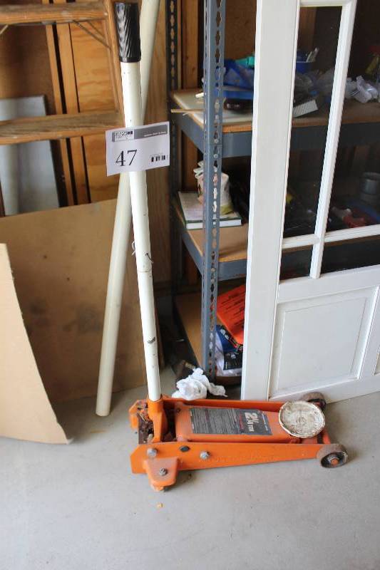 lot 47 image: 2.25-Ton Hydraulic Floor Jack