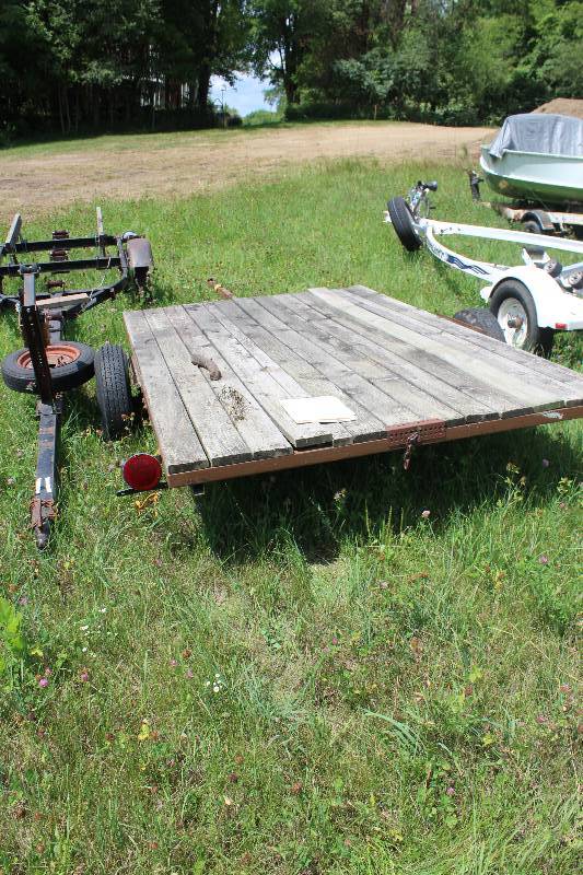 lot 5 image: 1988 Custom Built Single Axle 2-Wheel Flatbed Trailer