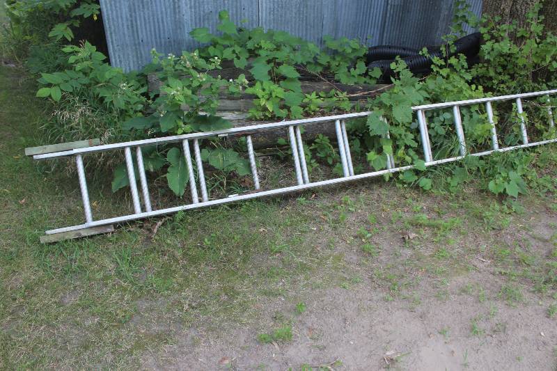 lot 65 image: 20ft. Aluminum Extension Ladder