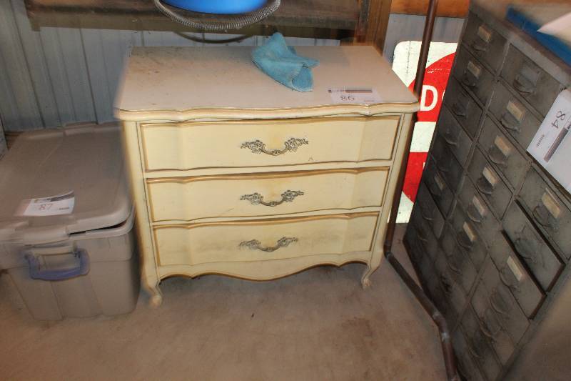 lot 86 image: 3-Drawer Wood Dresser