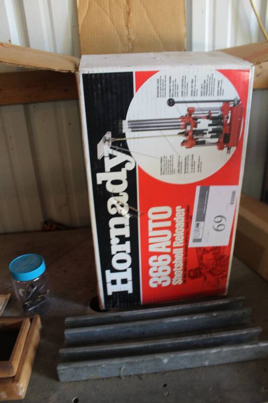 lot 69 image: Hornaday 366 Auto Shotshell Reloader