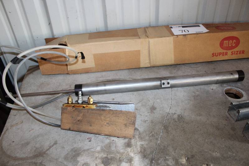 lot 70 image: MEC Super Sizer Shotgun Resizer, Air Mite Devices Pneumatic Cylinder