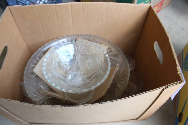 lot 137 image: Glassware - Serving Dish, Serving Bowl, Cups, Ladel