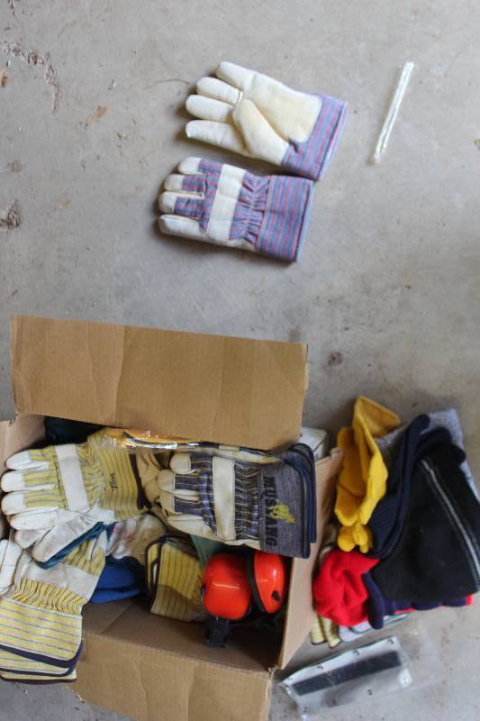 lot 135 image: Work, Yard Gloves