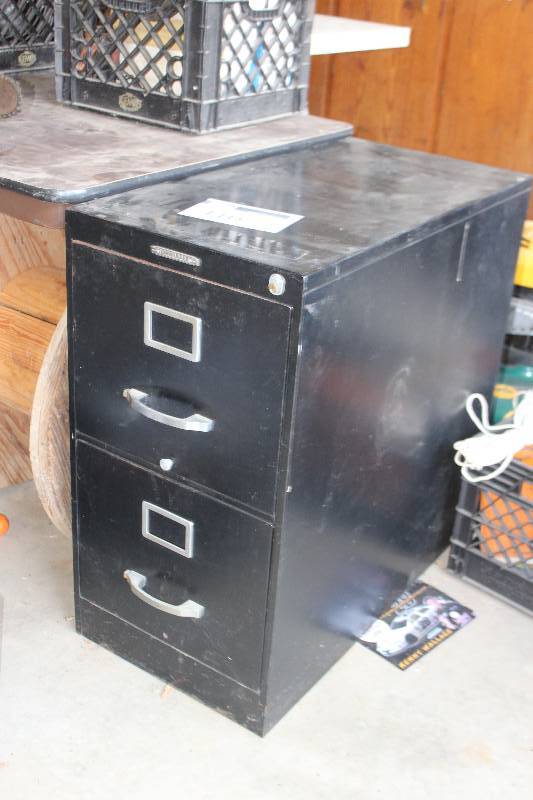 lot 110 image: Peerless Locking 2-Drawer Metal File Cabinet