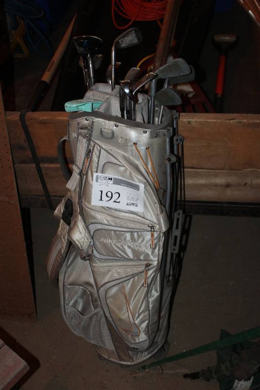 lot 192 image: Nike Extreme Golf Club Set w Bag