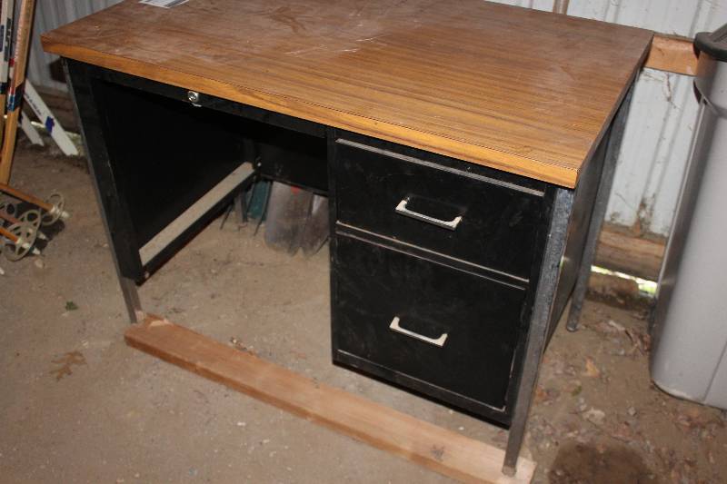 lot 153 image: 2-Drawer Metal Office Desk w Wood Top