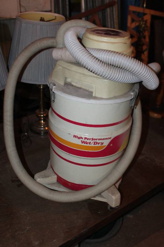 lot 180 image: Montgomery Ward Powerkraft High Performance Wet Dry Vac