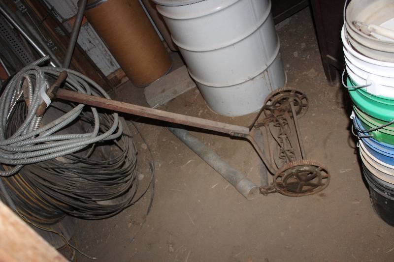 lot 166 image: Manual Push Mower