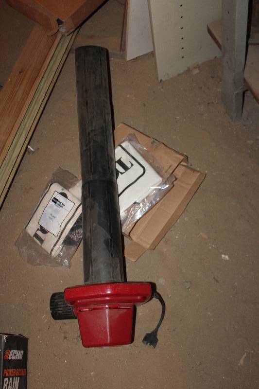 lot 239 image: Toro Electric Leaf Blower
