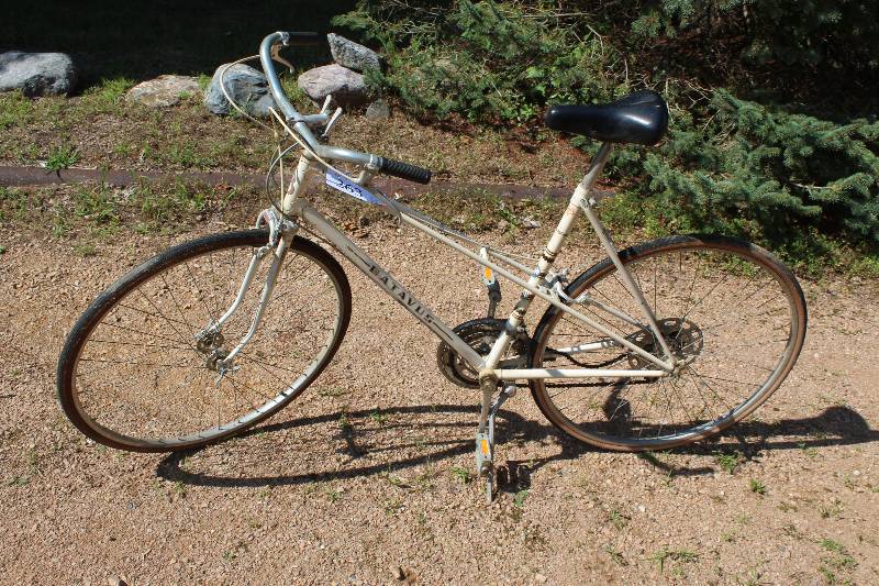 lot 263 image: Batavas 27in. Bike