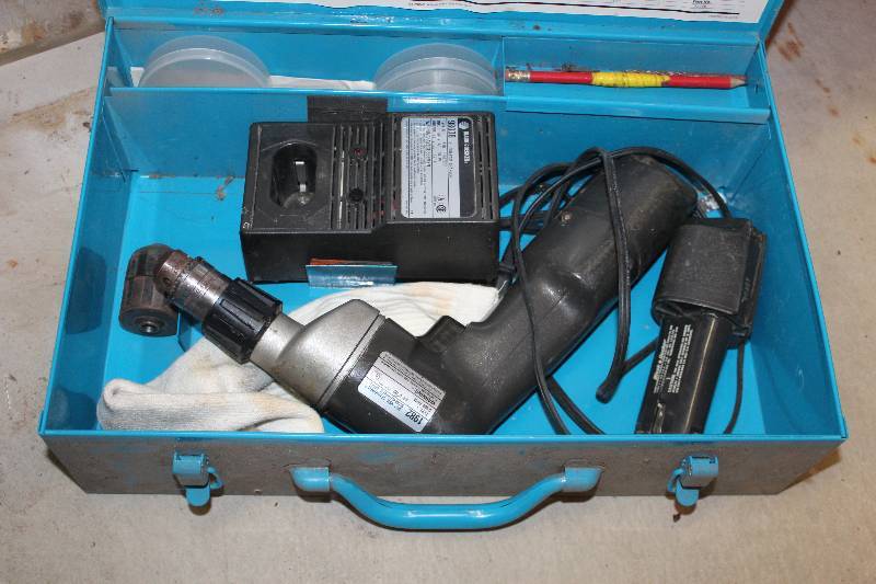 lot 276 image: Black & Decker 9.6V Cordless 38in. Variable Speed Reversible Scrudrill Screwdriver Drill