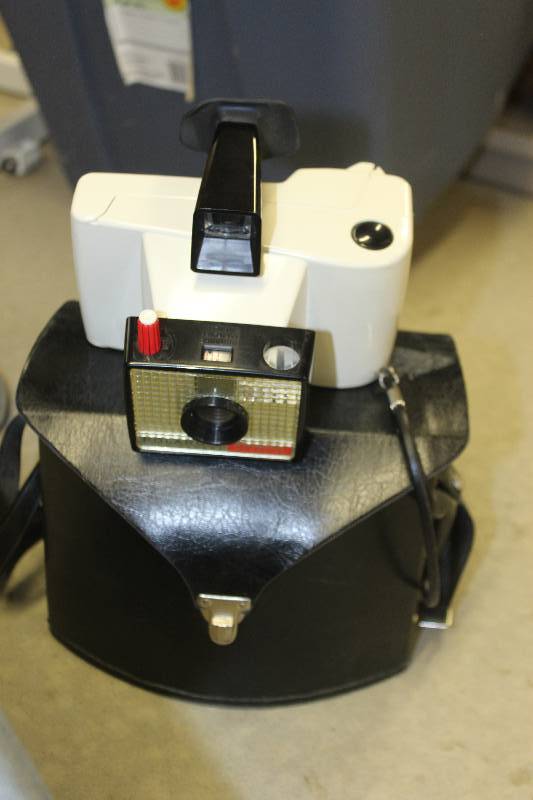 lot 294 image: Polaroid Swinger Land Camera w Case