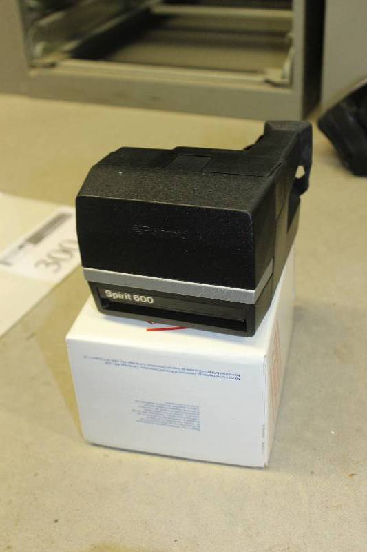 lot 300 image: Polaroid Spirit 600 Camera w Case