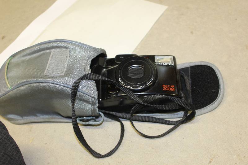 lot 310 image: Olympus MultiAF Infinity Zoom 200 Camera w 38-80mm Lens, Case
