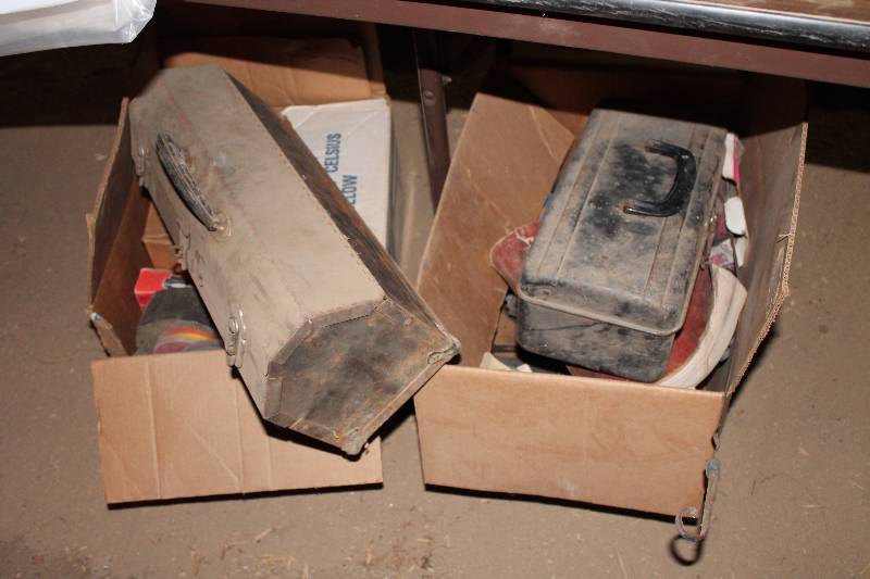 lot 213 image: Tool Box w Misc Tools
