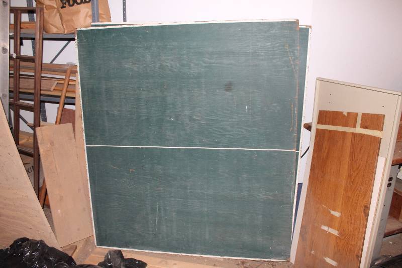lot 216 image: Folding Ping Pong Table w Net