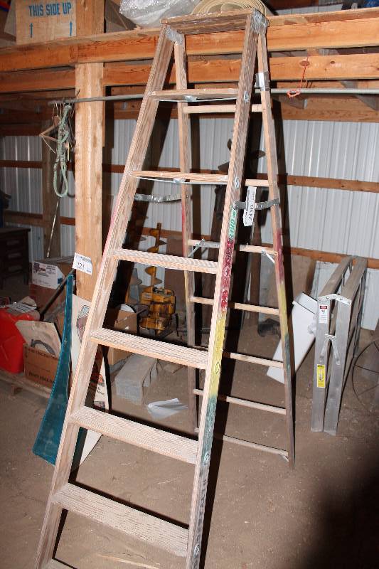 lot 208 image: 7ft. Wood Ladder