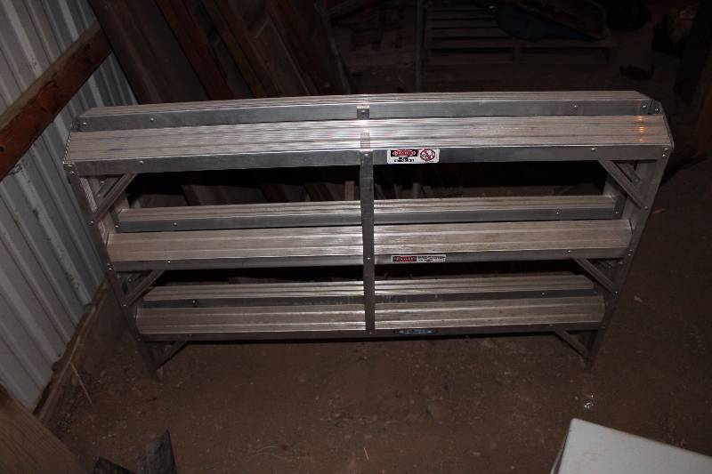 lot 224 image: 2-Sides 3-Step Aluminum Step Ladder