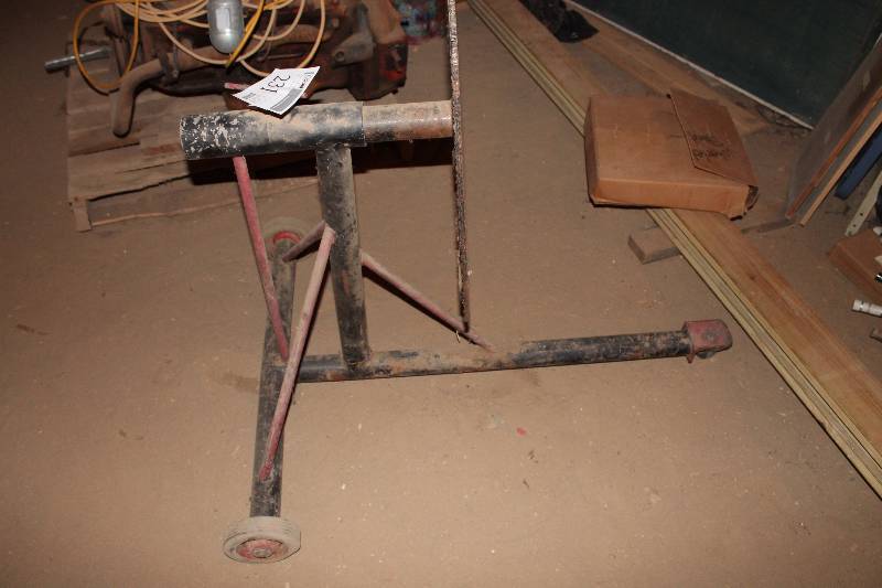 lot 231 image: Engine Stand
