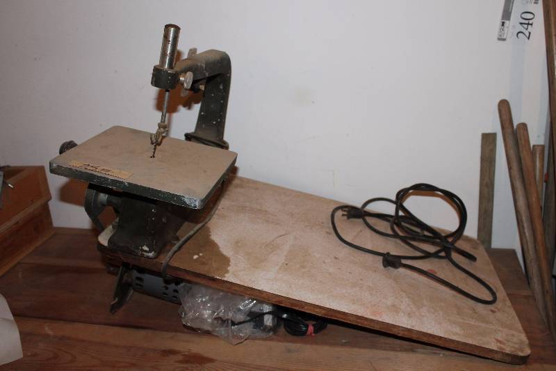lot 232 image: Jig Saw