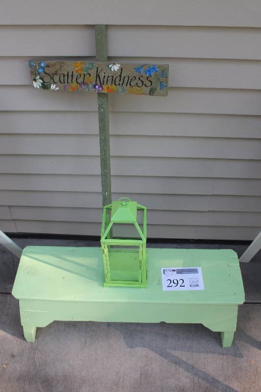 lot 292 image: Yard Stool, Yard Decorations