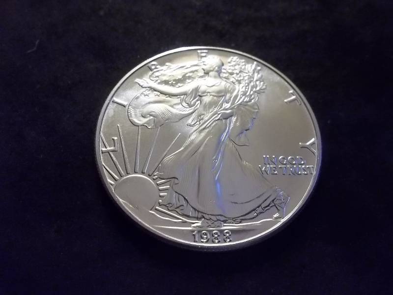 1988 US Silver Eagle 1 Oz. Pure Silver 99.9 Fine Unc.