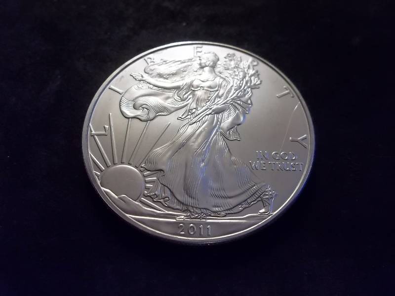 2011 US Silver Eagle 1 Oz. Pure Silver 99.9 Fine Unc