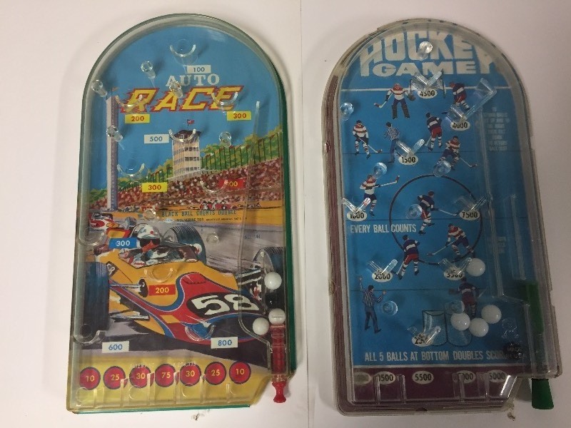 lot 9 image: Pin Ball Games - Vintage - Auto & Hockey