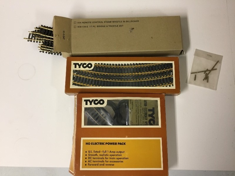 lot 15 image: TYCO HO Scale Train Track & Power Pack