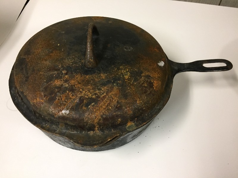 lot 23 image: Cast Iron Chicken Pan with Cover