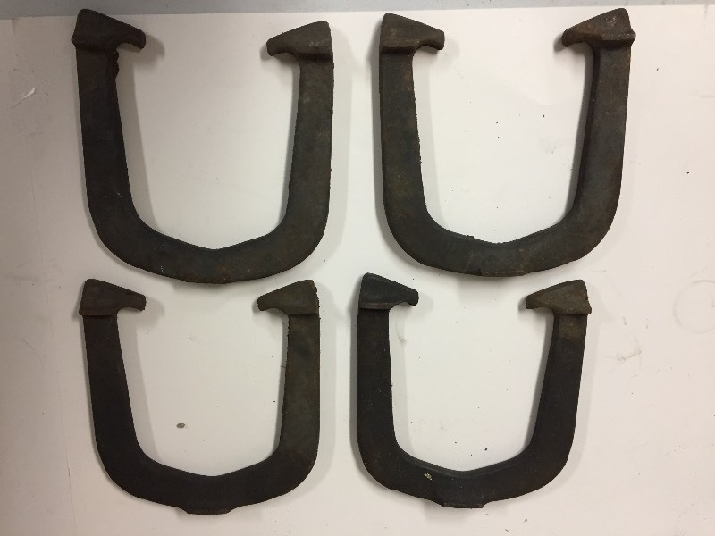 lot 53 image: 4 Horseshoes