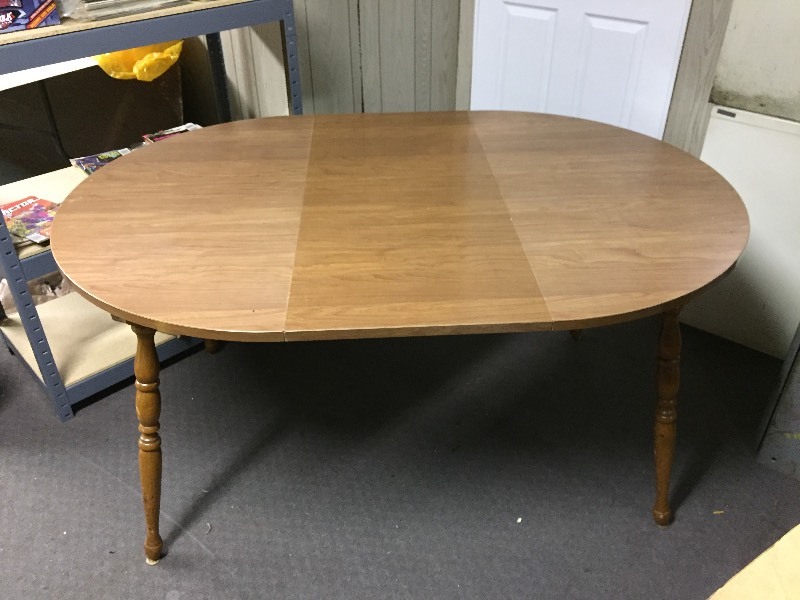 lot 76 image: Kitchen Table with Leaves