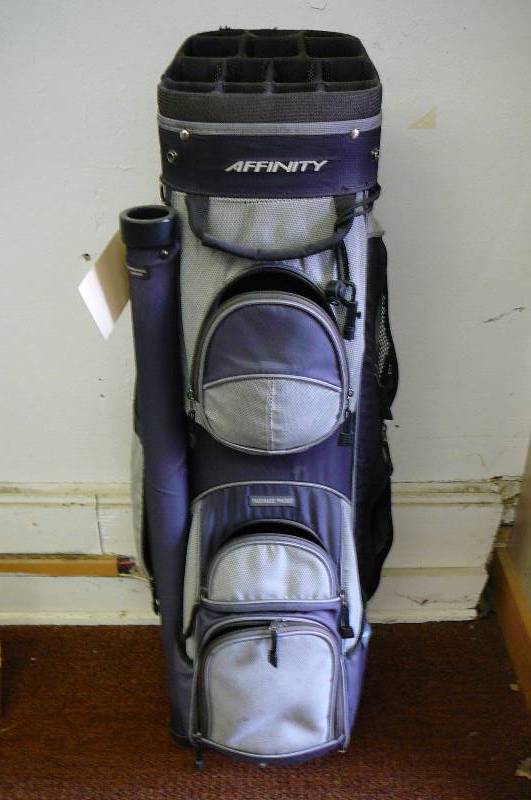 lot 1 image: Golf Bag