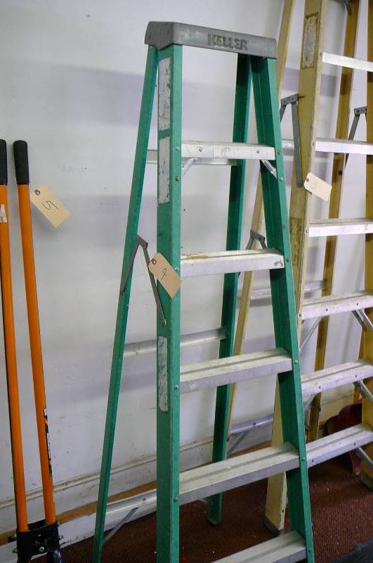 lot 4 image: Ladder