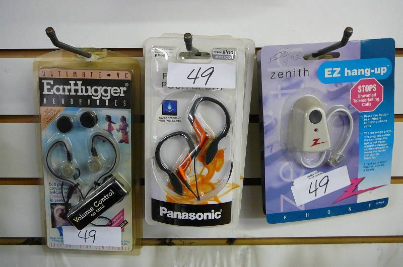 lot 49 image: Headphones