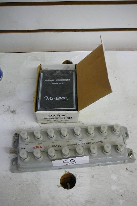 lot 58 image: Signal Combiner, Splitter