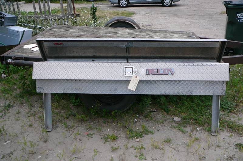 lot 67 image: 64 Delta Alum Side tool Box