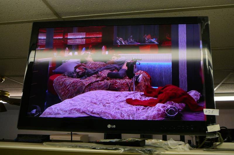 lot 78 image: 37 LG TV LED Display model