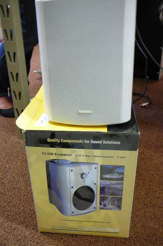 lot 82 image: Speaker Sylvania