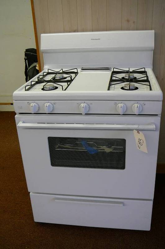 lot 83 image: 30 Frigidaire Range New