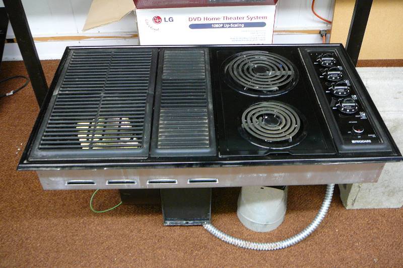 lot 98 image: Frigidaire Electric Cooktop