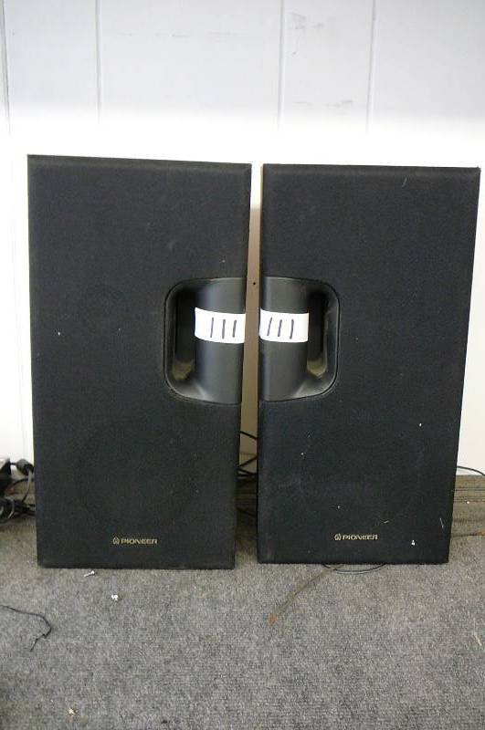 lot 111 image: 2- Speakers Pioneer