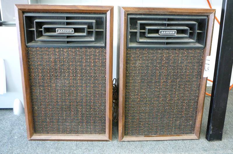 lot 113 image: Speakers Lloyds